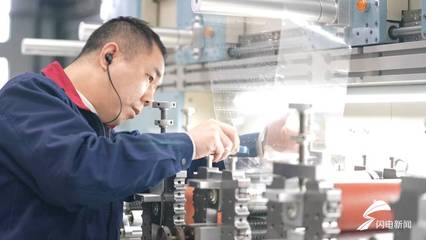独步全球的“一刀切” 中国专精特新企业如何“切”出手机镜头贴膜新天地